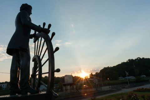 mark-twain-statue.jpg